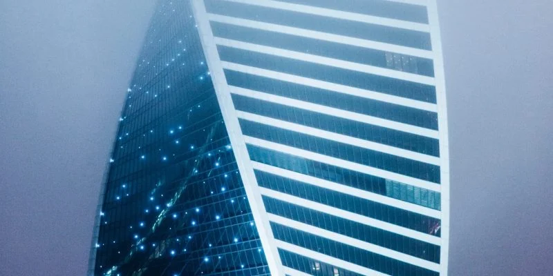 Arquitetura moderna iluminada &mdash; met&aacute;fora do potencial latente da epigen&eacute;tica